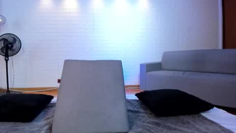 Snapshot of violeet_scott chatting on 10-22-25, 10:37 Violett Everyday From 0530 to 1430 Col Time online show from 10-22-25, 10:37