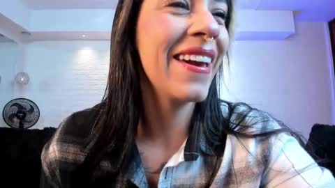 Snapshot of violeet_scott chatting on 10-29-25, 10:50 Violett Everyday From 0530 to 1430 Col Time online show from 10-29-25, 10:50