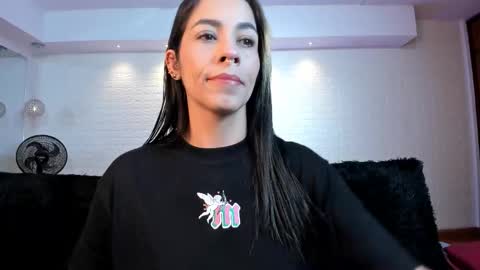 Snapshot of violeet_scott chatting on 11-20-25, 10:37 Violett Everyday From 0530 to 1430 Col Time online show from 11-20-25, 10:37