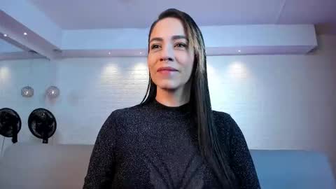 Snapshot of violeet_scott chatting on 11-21-25, 10:36 Violett Everyday From 0530 to 1430 Col Time online show from 11-21-25, 10:36