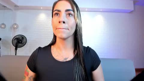 Snapshot of violeet_scott chatting on 11-25-25, 10:37 Violett Everyday From 0530 to 1430 Col Time online show from 11-25-25, 10:37