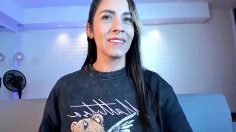 Snapshot of violeet_scott chatting on 11-29-25, 10:40 Violett Everyday From 0530 to 1430 Col Time online show from 11-29-25, 10:40