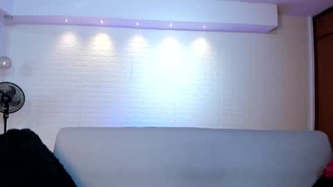 Snapshot of violeet_scott chatting on 12-15-25, 10:41 Violett Everyday From 0530 to 1430 Col Time online show from 12-15-25, 10:41