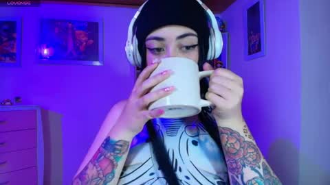 violet online show from 04-15-26, 02:40