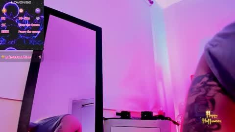 Snapshot of violet_jonesss chatting on 10-14-25, 03:24 Violet Jones online show from 10-14-25, 03:24