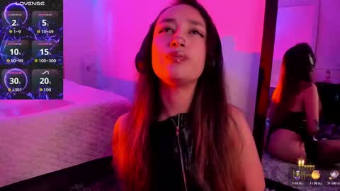 Snapshot of violet_jonesss chatting on 10-24-25, 02:57 Violet Jones online show from 10-24-25, 02:57