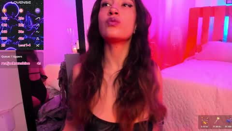 Snapshot of violet_jonesss chatting on 11-11-25, 03:12 Violet Jones online show from 11-11-25, 03:12