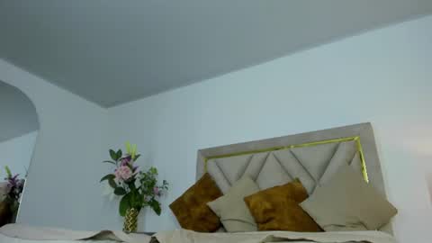 Snapshot of violet_queen2 chatting on 06-29-26, 07:03 Mary online show from 06-29-26, 07:03