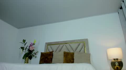 Snapshot of violet_queen2 chatting on 07-14-26, 06:57 Mary online show from 07-14-26, 06:57