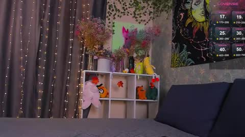 Violet online show from 10-25-25, 04:42