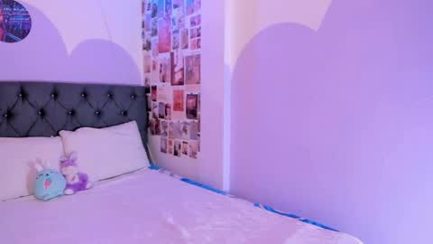 Snapshot of violeta_blaze1 chatting on 05-21-26, 10:00 Violeta online show from 05-21-26, 10:00