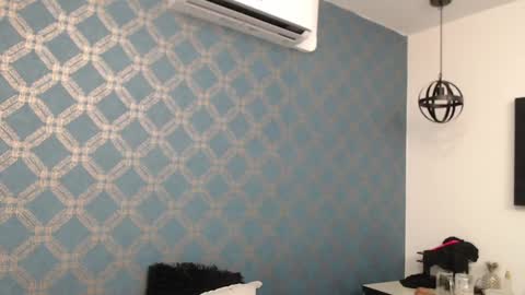 Snapshot of violeta_cute18 chatting on 12-19-24, 01:18 Violeta online show from 12-19-24, 01:18