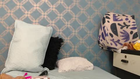 Snapshot of violeta_cute18 chatting on 12-27-24, 10:05 Violeta online show from 12-27-24, 10:05