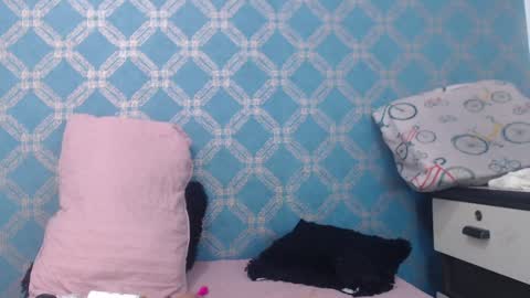 Snapshot of violeta_cute18 chatting on 01-17-25, 10:23 Violeta online show from 01-17-25, 10:23