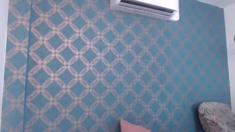 Snapshot of violeta_cute18 chatting on 01-25-25, 01:21 Violeta online show from 01-25-25, 01:21