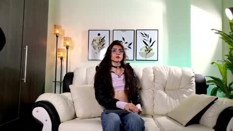 Snapshot of violeta_foxz chatting on 04-06-26, 07:15 Violeta online show from 04-06-26, 07:15