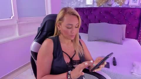 Snapshot of violeta_medina chatting on 03-11-25, 10:07 violeta_medina online show from 03-11-25, 10:07