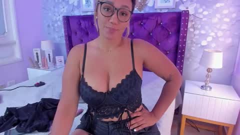 Snapshot of violeta_medina chatting on 09-26-25, 10:19 violeta_medina online show from 09-26-25, 10:19