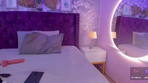 Snapshot of violeta_medina chatting on 10-19-25, 11:33 violeta_medina online show from 10-19-25, 11:33