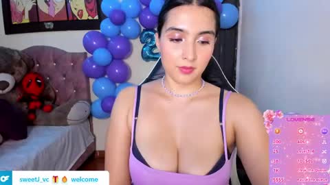 Snapshot of violetalee chatting on 05-19-26, 03:35 Jimena online show from 05-19-26, 03:35