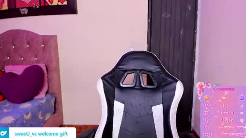 Snapshot of violetalee chatting on 06-21-26, 02:03 Jimena online show from 06-21-26, 02:03