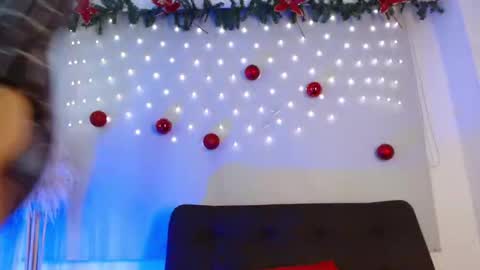 Snapshot of violetarainn chatting on 12-17-25, 12:44 Violeta online show from 12-17-25, 12:44