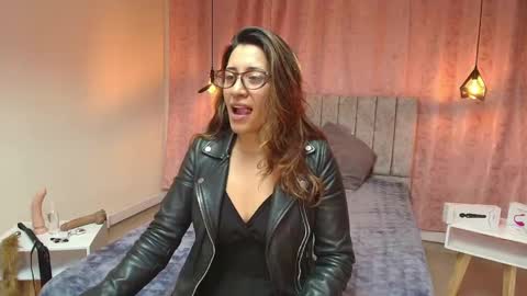 VIOLETA online show from 02-19-25, 01:17