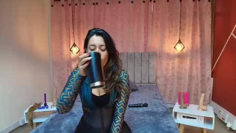 VIOLETA online show from 11-25-25, 01:44