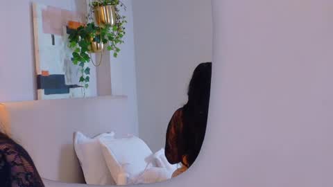 Snapshot of violetbloomm chatting on 04-23-26, 12:29 Violet online show from 04-23-26, 12:29