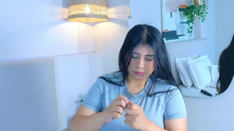 Snapshot of violetbloomm chatting on 04-29-26, 11:47 Violet online show from 04-29-26, 11:47