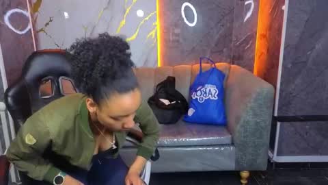 violeth_b online show from 11-10-25, 12:48