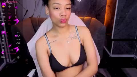violeth_b online show from 11-26-25, 01:06