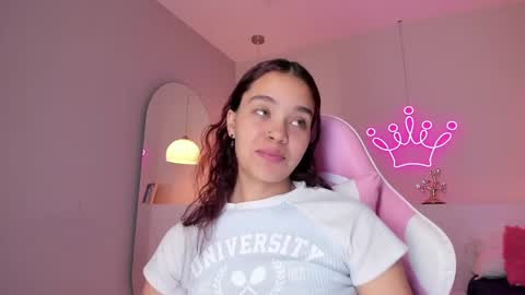 Snapshot of violeth_hill chatting on 03-05-25, 08:10 Violeth Hill online show from 03-05-25, 08:10