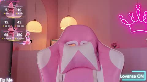 Snapshot of violeth_hill chatting on 11-25-25, 07:03 Violeth Hill online show from 11-25-25, 07:03