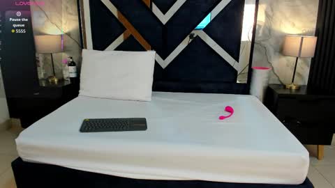 Violet Rose online show from 10-26-25, 07:31