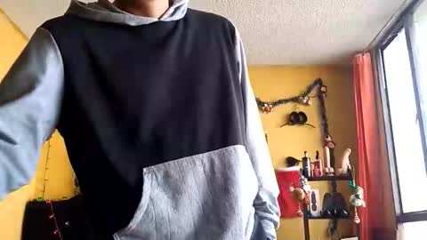 Snapshot of violetsexhot999 chatting on 12-17-25, 12:44 Violet777 online show from 12-17-25, 12:44