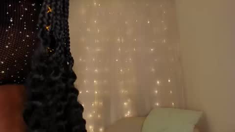 violett23_ online show from 11-19-25, 03:39