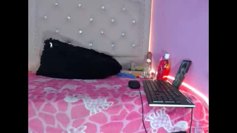 Snapshot of violett_ass chatting on 01-10-25, 10:36 Samantha y jhons online show from 01-10-25, 10:36