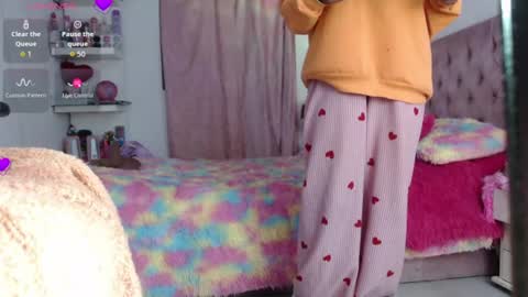 Snapshot of violett_brown9 chatting on 06-29-26, 05:57 violett_brown9 online show from 06-29-26, 05:57
