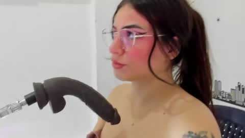 Snapshot of violett_collinss chatting on 07-19-26, 05:33 violett_collinss online show from 07-19-26, 05:33