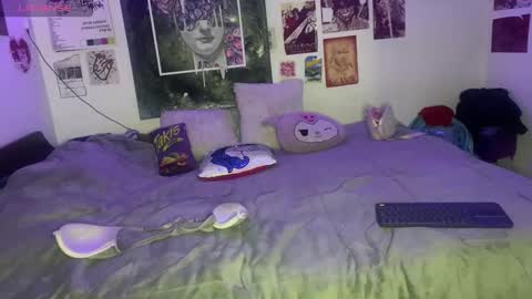 Snapshot of violett_dante chatting on 10-28-25, 06:39 violett_dante online show from 10-28-25, 06:39