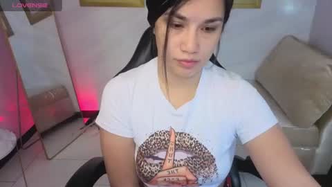 Snapshot of violetta_jhonson_v chatting on 06-17-26, 03:20 Violetta online show from 06-17-26, 03:20