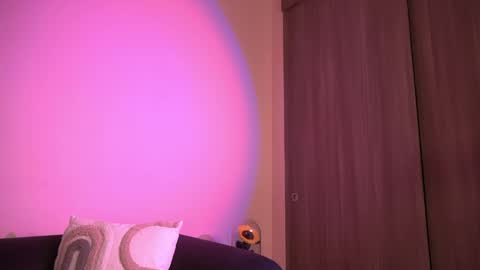 violetta independent model online show from 04-24-26, 03:09