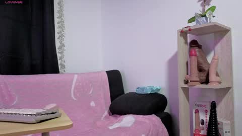 Snapshot of violettaarojass chatting on 04-09-26, 09:58 violettaarojass online show from 04-09-26, 09:58
