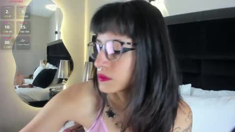 Snapshot of violettacolinss chatting on 05-25-26, 11:49 violettacolinss online show from 05-25-26, 11:49
