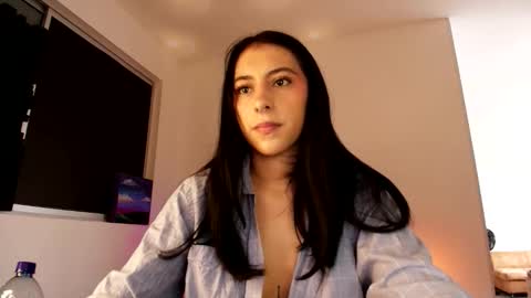 Snapshot of violettastars chatting on 10-22-25, 11:21 Violetta....Follow me in Twitter... online show from 10-22-25, 11:21