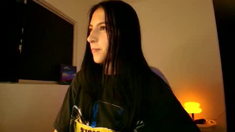 Snapshot of violettastars chatting on 12-15-25, 04:50 Violetta....Follow me in Twitter... online show from 12-15-25, 04:50