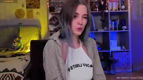 Vi  Best on my Fansly  online show from 01-07-26, 12:07