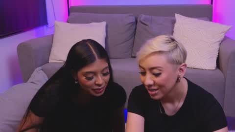Snapshot of violettgrey_ chatting on 12-23-24, 02:45 Violet online show from 12-23-24, 02:45