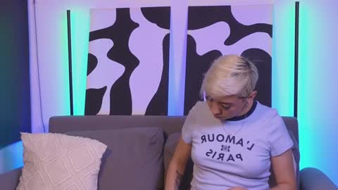 Snapshot of violettgrey_ chatting on 12-27-24, 04:04 Violet online show from 12-27-24, 04:04